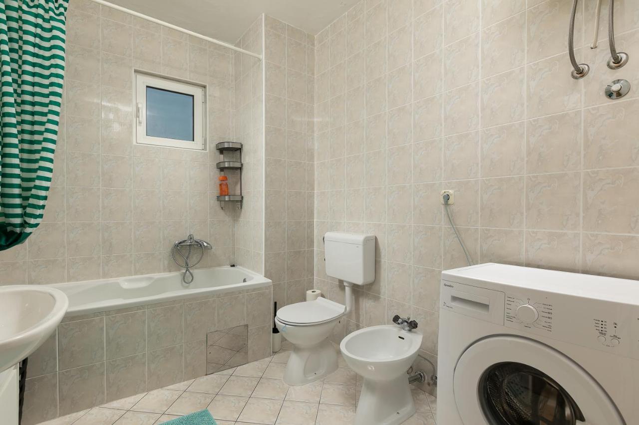Apartment By The Sea Podgora Exterior foto